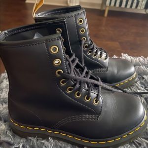Women’s Dr.Martens 8 -eyelet boot